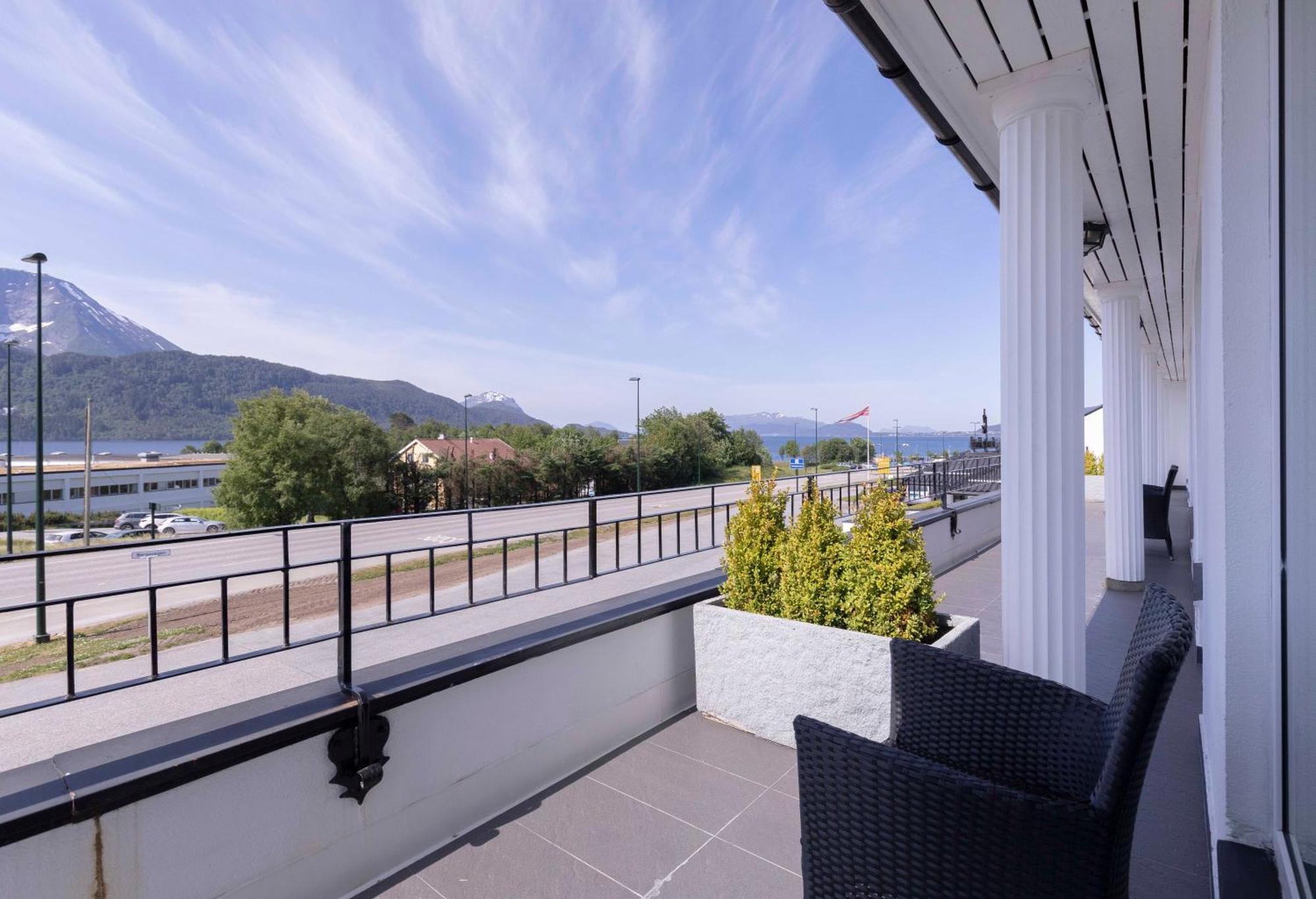 Aursnes Hotell Sykkylven Экстерьер фото